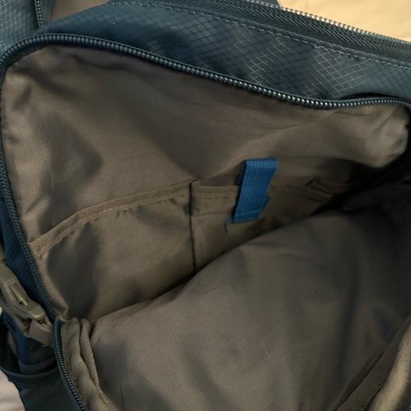 Outdoor Products Deluxe 17 Ltr Hydration Backpack, 2-Liter Reservoir No Bladder - Picture 5 of 6